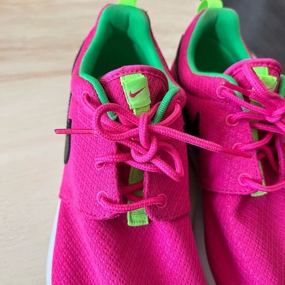 NIKE Roshe Run - Pink/White/Green Girls 7Y - Picture 12 of 16